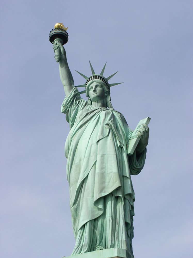 図11.6 | アメリカに移住した多くの人にとって、自由の女神は自由と新しい生活のシンボルです。残念ながら、彼らはしばしば先入観や差別に遭遇します。(Credit: Mark Heard/flickr)