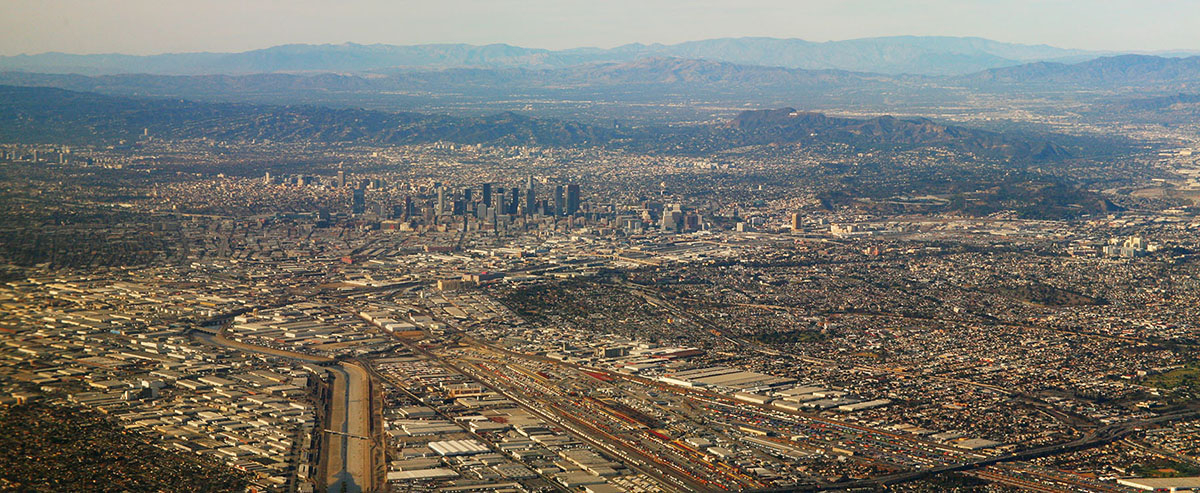 図20.11 | ロサンゼルスのスプロール化は、長い通勤時間と交通渋滞を意味します。(Credit: Doc Searles/flickr)