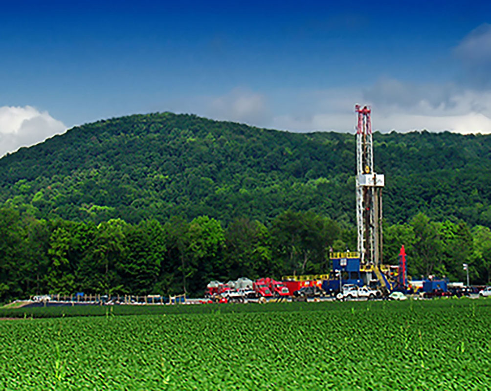 図20.2 | これは、ペンシルバニア州ライカミング郡のマーセラス・シェール・ガス採掘現場です。(Credit: Nicholas A. Tonelli/flickr)